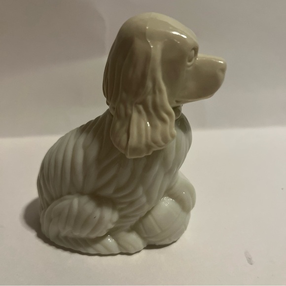 AVON COLLECTIBLE "COCKER SPANIEL" DECANTER - WHITE- 3"L x 2"W x 3 3/4"H - EMPTY - Picture 3 of 7